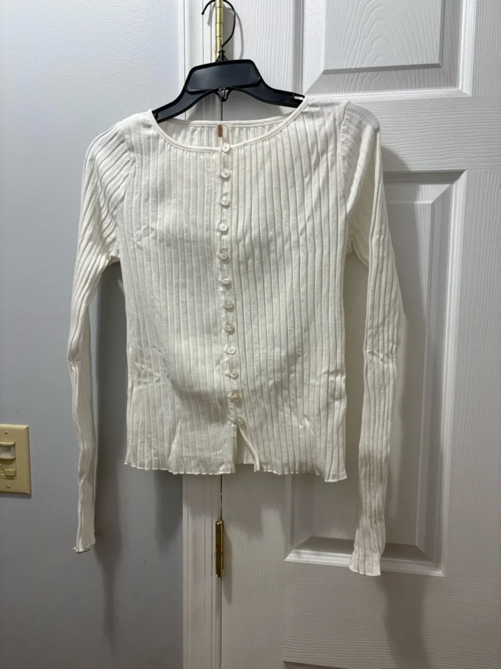 FREE PEOPLE Tilly Long Sleeve Ivory Size Large NWOT- Tag de-attached on one side